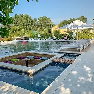 Bora Bora Aparthotel Velipoje
