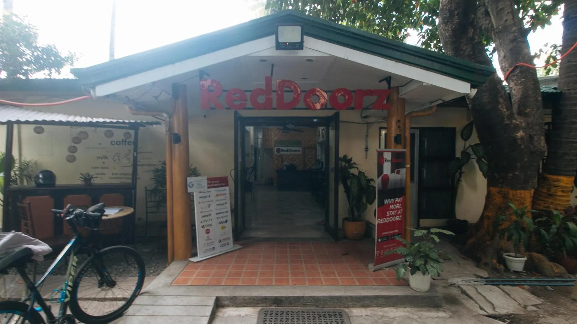 Reddoorz @ The V'Jour Hotel Angeles 2*,  Philippines