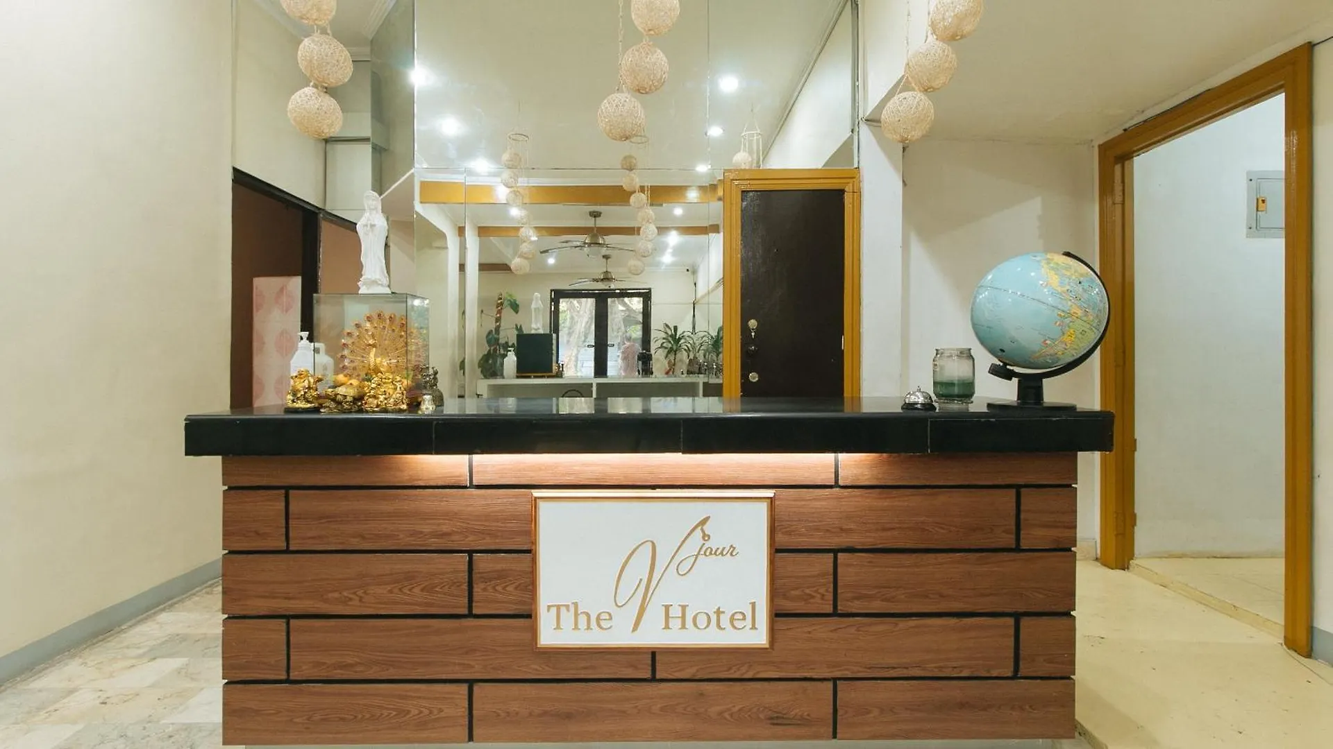 Reddoorz @ The V'Jour Hotel Angeles 2*,  Philippines